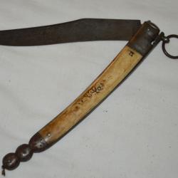 COUTEAU PLIANT DE TYPE NAVAJA DE CHATELLERAULT-MILIEU XIX&deg; SIECLE-COUTEAU DE COLLECTION.