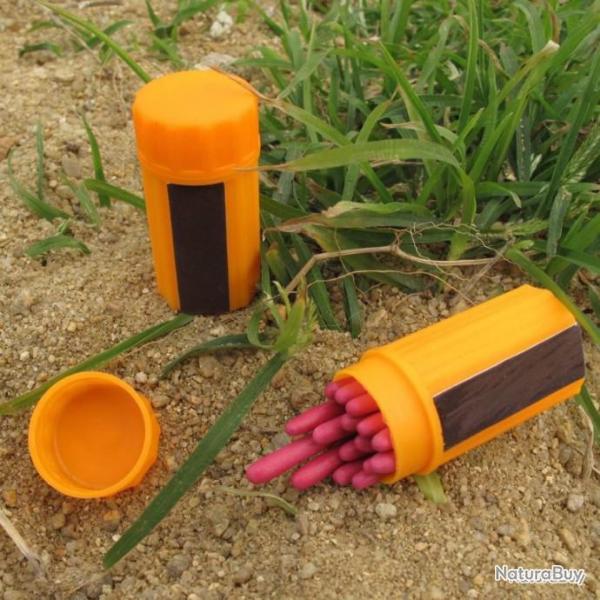 Lot de tubes �tanche orange avec 20 allumettes tout temps par tubes. Lot de 10 tubes