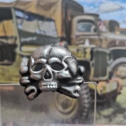 T&ecirc;te de mort de cavalerie  (reproduction) Hauteur 25 mm Largeur 30 mm