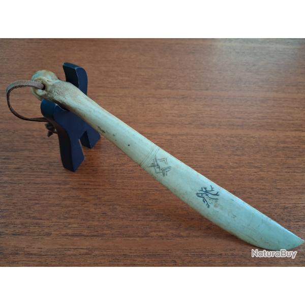 Couteau traditionnel Sami en os - Scandinavie, 1�re moit� 20�me si�cle ou ant�rieur