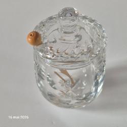 Moutardier en Cristal ou verre, complet avec sa cuill&egrave;re de service.