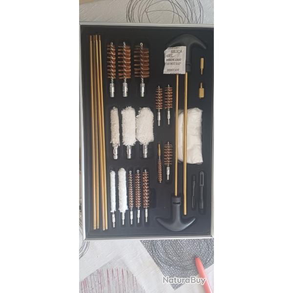 N�cessaire de nettoyage armes ,plusieurs calibres