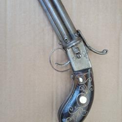 COPIE D'UN ANCIEN PISTOLET POIVRIERE  6 COUPS CERTAINEMENT AFRIQUE DU NORD