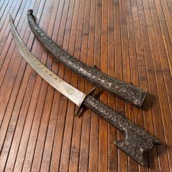 GRAND POIGNARD OU PETIT SABRE ORIENTAL FLISSA FOURREAU MAILLECHORTS ET LAITON