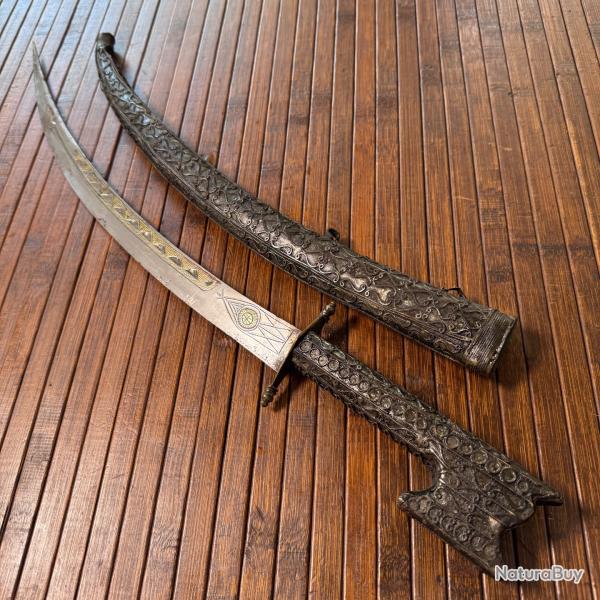 GRAND POIGNARD OU PETIT SABRE ORIENTAL FLISSA FOURREAU MAILLECHORTS ET LAITON