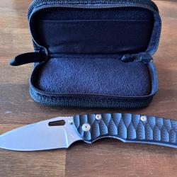 Sacha Thiel custom Officer V2, G10 Black, neuf