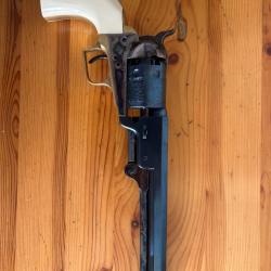 Revolver &agrave; poudre noir uberti