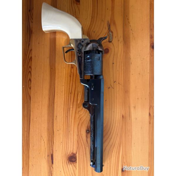 Revolver � poudre noir uberti