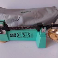Balance manuelle RCBS avec housse de protection RCBS