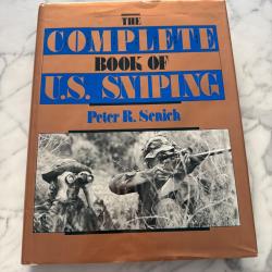 The Compl&egrave;te Book of US Sniping. Livre de Peter Senich sur les Sniper Us et leur mat&eacute;riel.