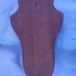 Lot n&deg;5 : Occasion: Grand &eacute;cusson pour massacre de 48 cm x 28 cm en ch&ecirc;ne