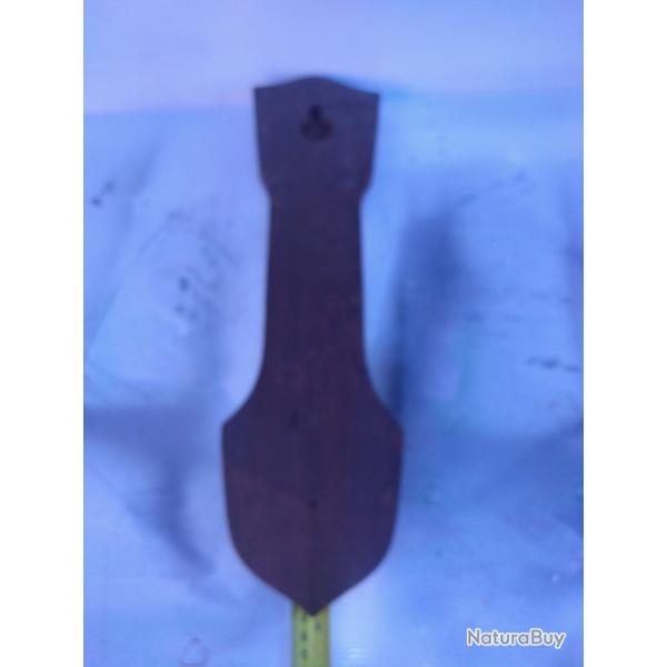 Lot n�6 : Occasion: �cusson en ch�ne pour patte d'honneur