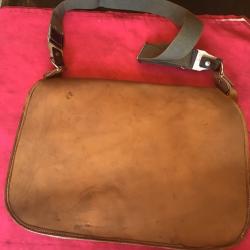 Gibeci&egrave;re ancienne en cuir