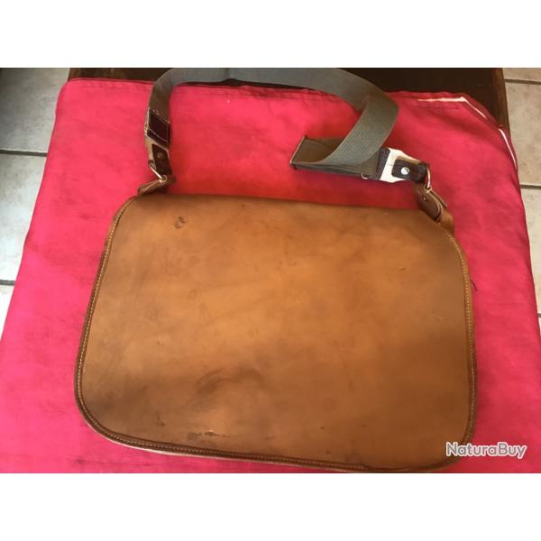Gibeci�re ancienne en cuir