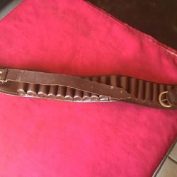 Cartouchi&egrave;re, cuir, calibre 12