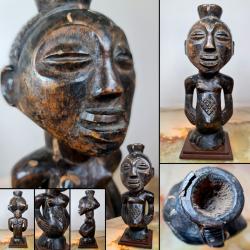 Haut de Calebasse de divination - Luba- RDC - d&eacute;but XXE, dimensions : 22 x 9 cm , socle en acier