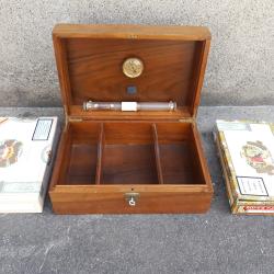 cave a cigare avec clef ,duman humidificateur ,plus boite vide de havane collection boite a secret
