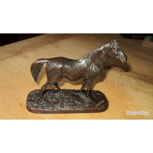 Magnifique petit cheval en bronze de .P.J MENE