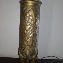 Rare lampe artisanat de poilus tres ouvrag&egrave; grande guerre 14/18 riche decor sur nyab 75 dec