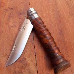 Couteau OPINEL Inox N9 Manche en NOYER Sculpt&eacute;