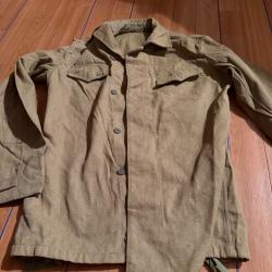 Superbe uniforme Russe mod&egrave;le 65 . Date 1976 . &Eacute;tat comme neuf . Bonne taille mannequin 44.