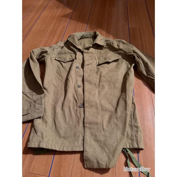 Superbe uniforme Russe mod�le 65 . Date 1976 . �tat comme neuf . Bonne taille mannequin 44.