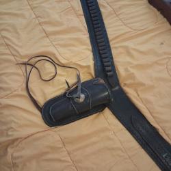 Holster am&eacute;ricain de cowboy, d'origine, marque inconue.Cuir epais