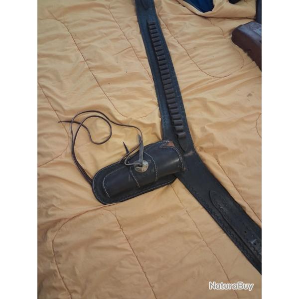 Holster am�ricain de cowboy, d'origine, marque inconue.Cuir epais