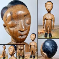 Statuette Venavi Ew&eacute; Ghana culte vaudou des jumeaux. H : 21 cm, L : 8 cm.
