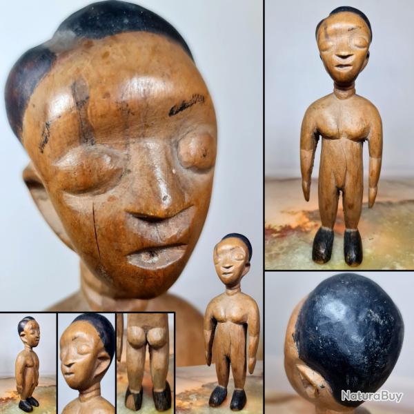 Statuette Venavi Ew� Ghana culte vaudou des jumeaux. H : 21 cm, L : 8 cm.