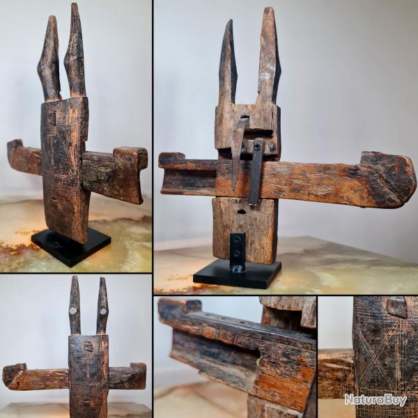 Serrure Bambara Mali socl�e, H : 32 cm, L : 30 cm
