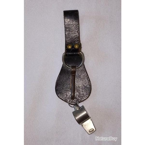 Sifflet � bille et cuir Gendarmerie vintage