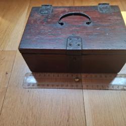 Jolie boite ancienne  en bois pour derringer  ou autres sans cloisonnements a l'int&eacute;rieur