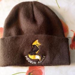 vend bonnet neuf pi&eacute;geur agr&eacute;&eacute;,