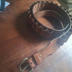 Cartouchiere en cuir de qualit&eacute;,  pour 12 ou 10.