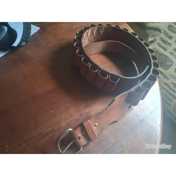 Cartouchiere en cuir de qualit�,  pour 12 ou 10.