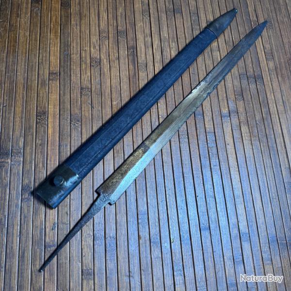 LAME DE GLAIVE DANS SON FOURREAU CUIR XlX �ME si�cle