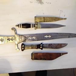 Lot de trois couteaux Africains