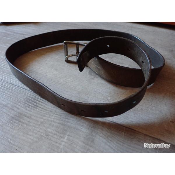 Ceinturon, ceinture en cuir, pour �tui pistolet Suisse ou baionnette Rubin Schmidt. L : 106,5 cm