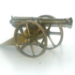Canon (bronze ?) cisel&eacute;