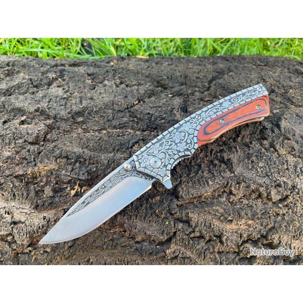 Couteau pliant ornemental acier 440 - manche marron grav� - ouverture assist�e - ench�re