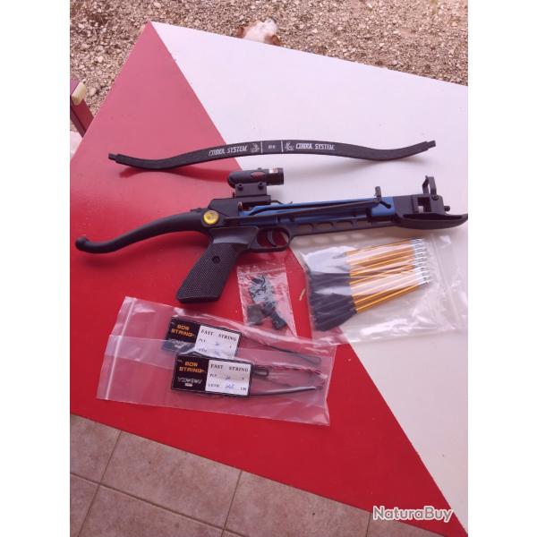 Pistolet arbalete COBRA CF-101 80lbs (36kg) avec laser GAMO 2 cordes neuves et 10 traits alu en TBE