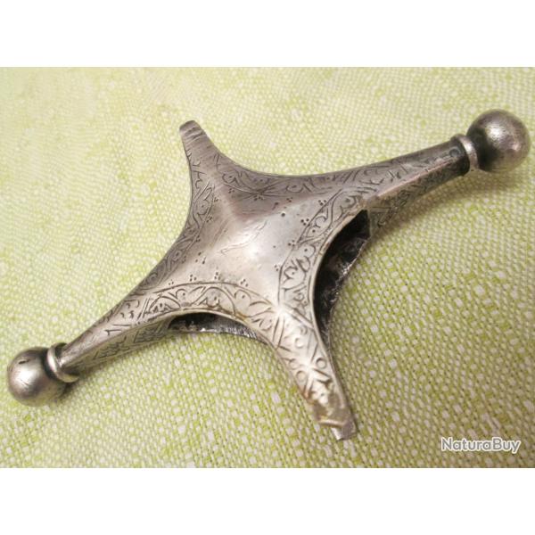 GARDE DE SABRE ORIENTAL STYLE OTTOMAN, ARGENT