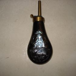 Poire a poudre comme neuve, revolver cal 44. Vide, bien s&ucirc;r.