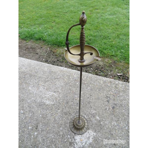 Ancien Vide poche/Cendrier en forme d'�p�e avec garde en laiton et lame acier - Italie(Vers 1950-60)