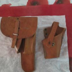 2 HOLSTERS 1 PA 35 l'autre 6,35 les deux en tr&egrave;s bon &eacute;tat