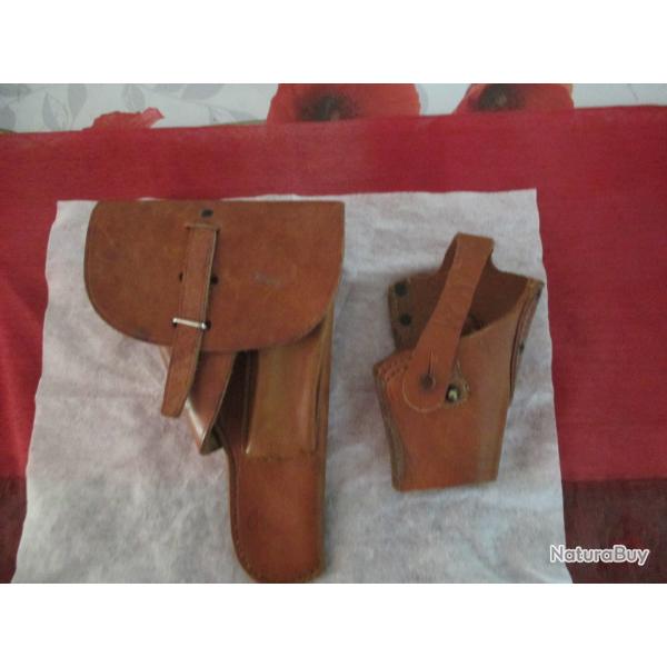 2 HOLSTERS 1 PA 35 l'autre 6,35 les deux en tr�s bon �tat