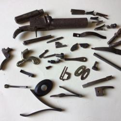 VENDU PAR LE-CUIRASSIER LOT DE PI&Egrave;CES DIVERSES POUR ARMES DE POING