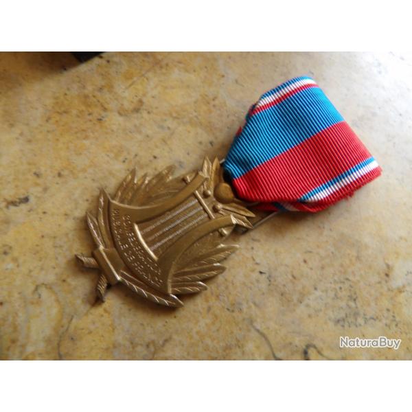 m�daille M�DAILLE Honneur d�cern�e Conf�d�ration Musicale de France  Fran�aise musique
