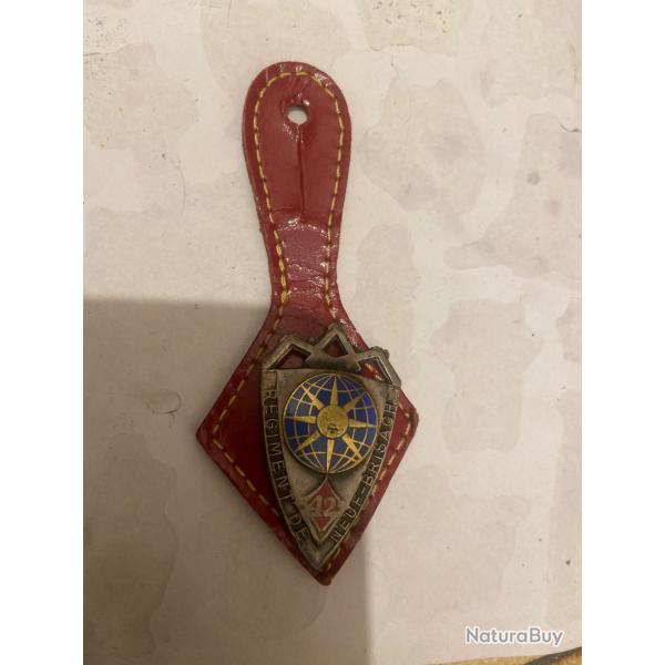 Insigne militaire DRAGO 42e R�giment Neuf-Brisach sur patte cuir d'origine